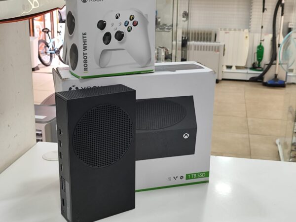 13728 5 CONSOLA XBOX SERIES S 1TB NEGRO MANDO BLANCO + CAJA