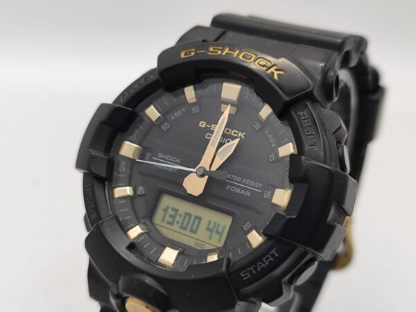 13732 4 RELOJ CASIO G-SHOCK GA-810B NEGRO- DORADO