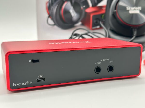 515284 7 scaled PACK SCARLETT INTERFACE 2I2 FOCUSRITE - AURICULARES HP60 MKIII - MICROFONO STUDIO 3ªGEN + CAJA