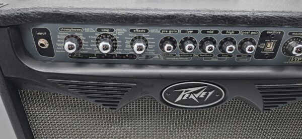 523518 2 AMPLIFICADOR DE GUITARRA PEAVEY VYPIR 75 75W