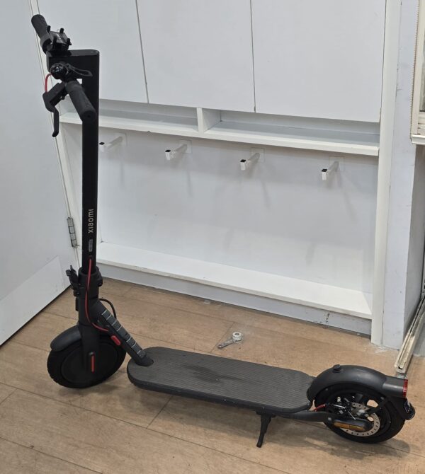 531343 1 PATINETE XIAOMI SCOOTER 4 + CARGADOR