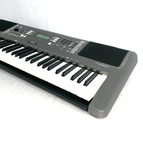 532148 2 TECLADO MUSICAL YAMAHA PSR-I300 61 TECLAS INCLUYE CAJA Y TRANSFORMADOR