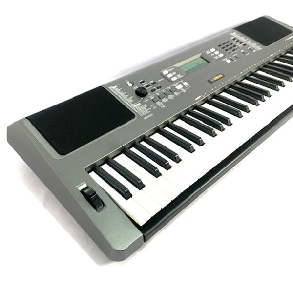 532148 3 TECLADO MUSICAL YAMAHA PSR-I300 61 TECLAS INCLUYE CAJA Y TRANSFORMADOR