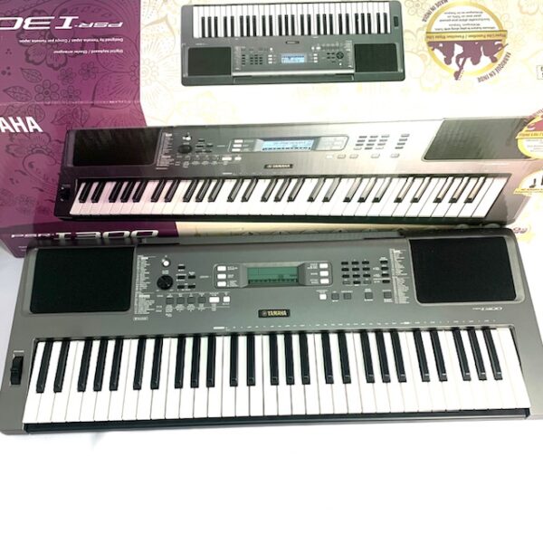 532148 5 TECLADO MUSICAL YAMAHA PSR-I300 61 TECLAS INCLUYE CAJA Y TRANSFORMADOR