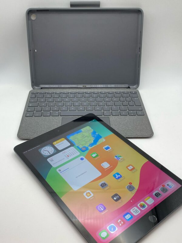 533603 3 IPAD 9TH GEN 64GB + FUNDA +TECLADO AMERICANO