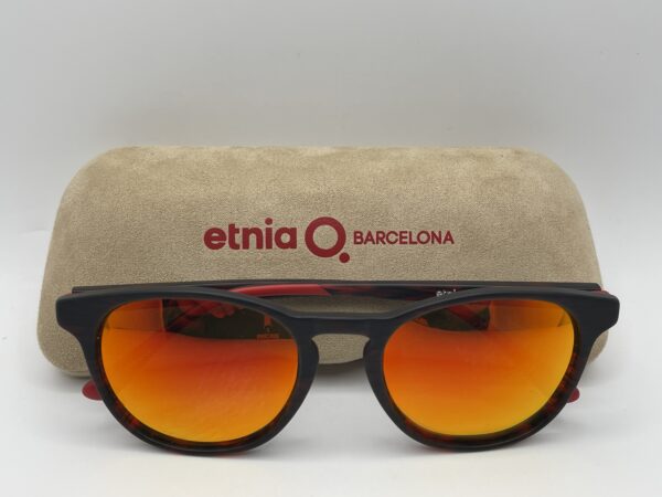 IMG 1794SAMU070325 56 scaled GAFAS DE SOL ETNIA BARCELONA PHILADELPHIA RDBK POLARIZADAS CON ESTUCHE