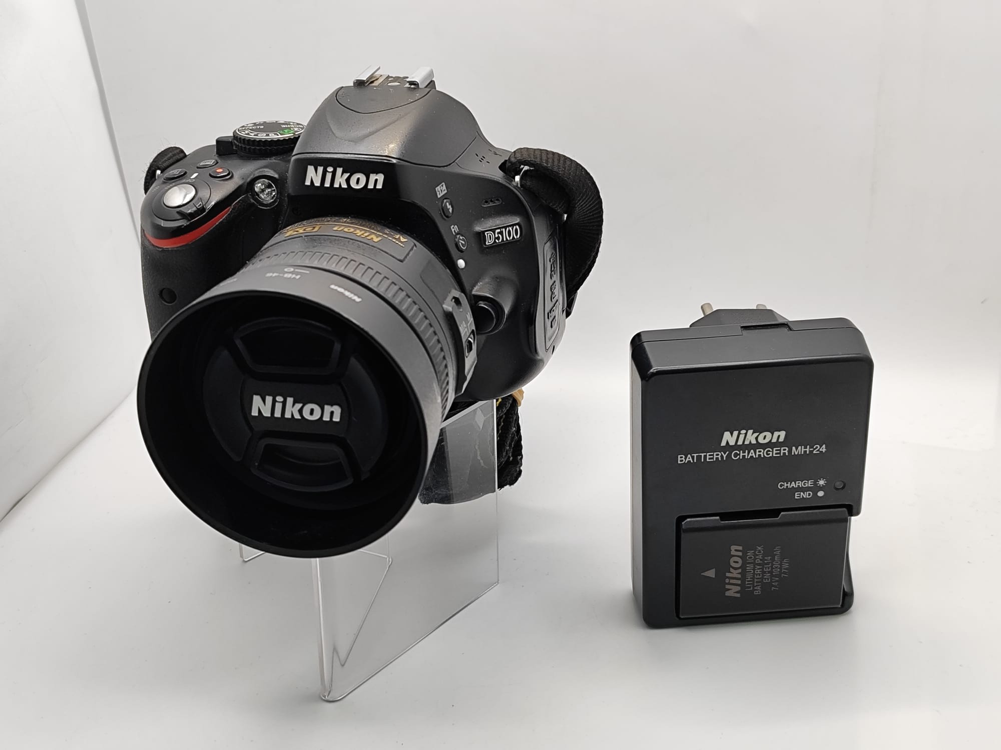 CAMARA NIKON D5100 OBJETIVO NIKON 35MM DX CARGADOR