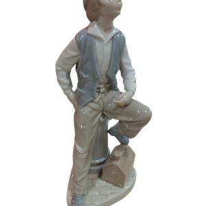 FIGURA CERAMICA NAO " NIÑO LIMPIABOTAS"