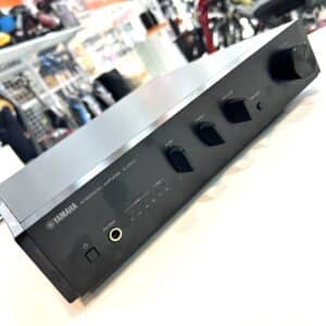 AMPLIFICADOR YAMAHA A-U670 CON CAJA