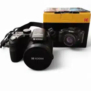 CAMARA DIGITAL KODAK PIXPRO AZ425 + CAJA + CABLE DE CARGA