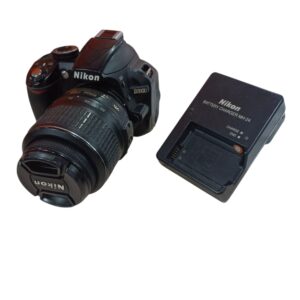 CAMARA REFLEX DIGITAL NIKON  D3100 + OBJETIVO AF-S DX 18-55MM 1:3.5-5.6G VR +CARGADOR