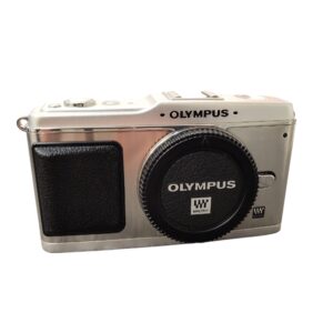 CAMARA OLYMPUS PEN E-P1+BATERIA Y CARGADOR