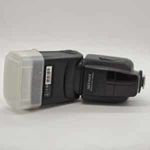 FLASH NEEWER SPEEDLIGHT NW985 + DIFUSOR
