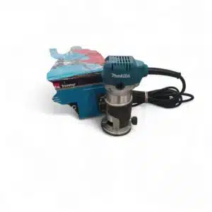 FRESADORA MAKITA RT0700C CON CAJA Y ACCESORIOS