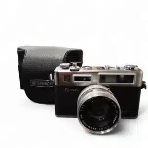 CAMARA DE FOTOS YASHICA ELECTRO 35 + FUNDA * DECORATIVA*