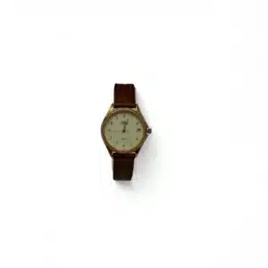 RELOJ DOGMA DE DAMA BORDE DORADO CORRE ADE CUERO