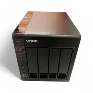 NAS SQNAP 4 BAHIAS + CARGADOR