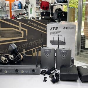 RECEPTOR MULTIFRECUENCIAS UHF JTS US-8002D + EMISORES DE PETACA JTS UHF PT-850B 863-865 MHZ + CAJA